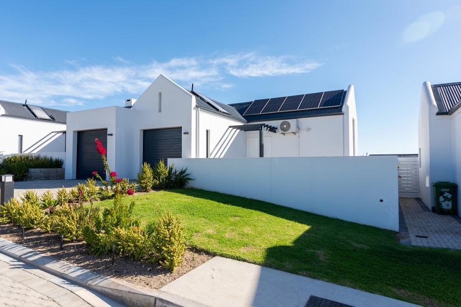2 Bedroom Property for Sale in Middedorp Western Cape